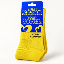 sockly-performance-verpackung-etikett 2 SOCKLY Performance-Socke in Gelb mit angehängtem Hangtag-Etikett im Markendesign