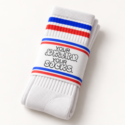 sockly-tennis-verpackung-banderole 3 SOCKLY Tennissocke in Weiß mit blau-roten Streifen und individueller Banderole