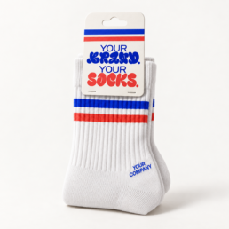 sockly-tennis-verpackung-etikett 2 SOCKLY Tennissocke in Weiß mit blau-roten Streifen und Hangtag-Etikett